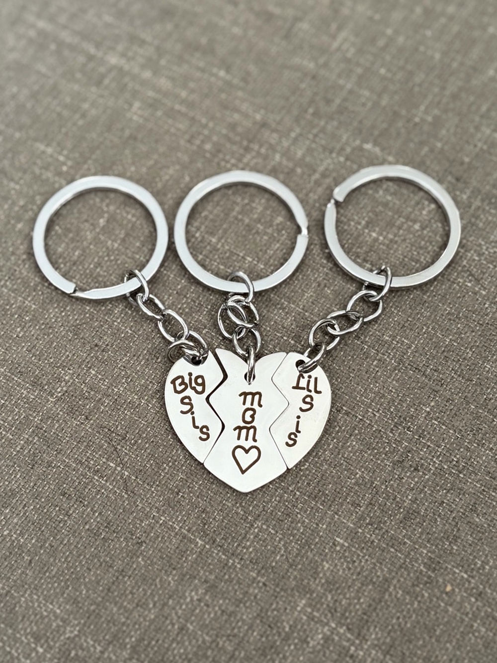 Big Sis Mom Lil Sis 3-Piece Heart Matching Keychain Set Gift